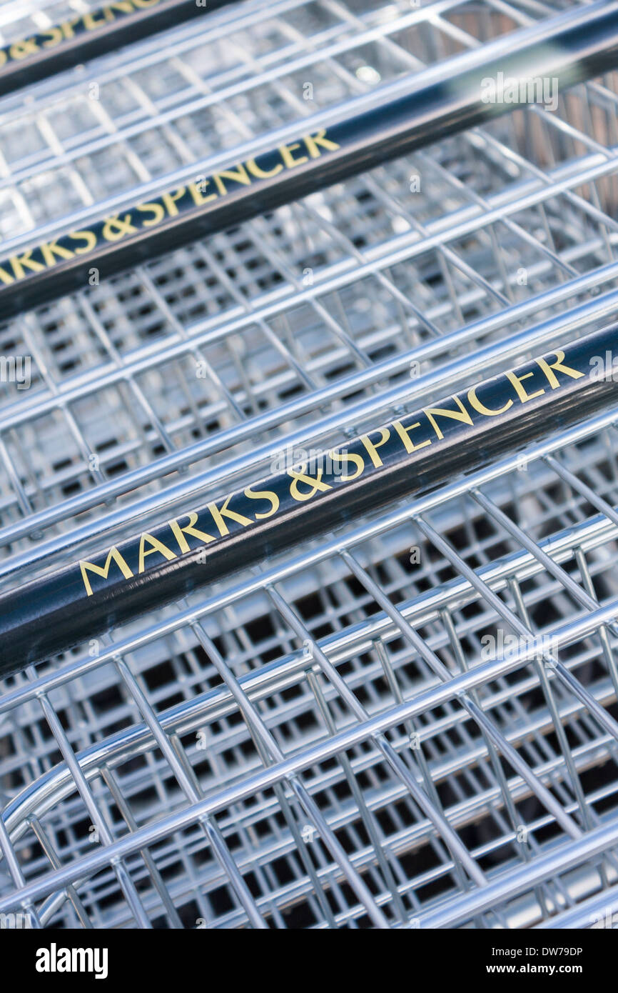 Marks und Spencer Einkaufswagen Stockfoto