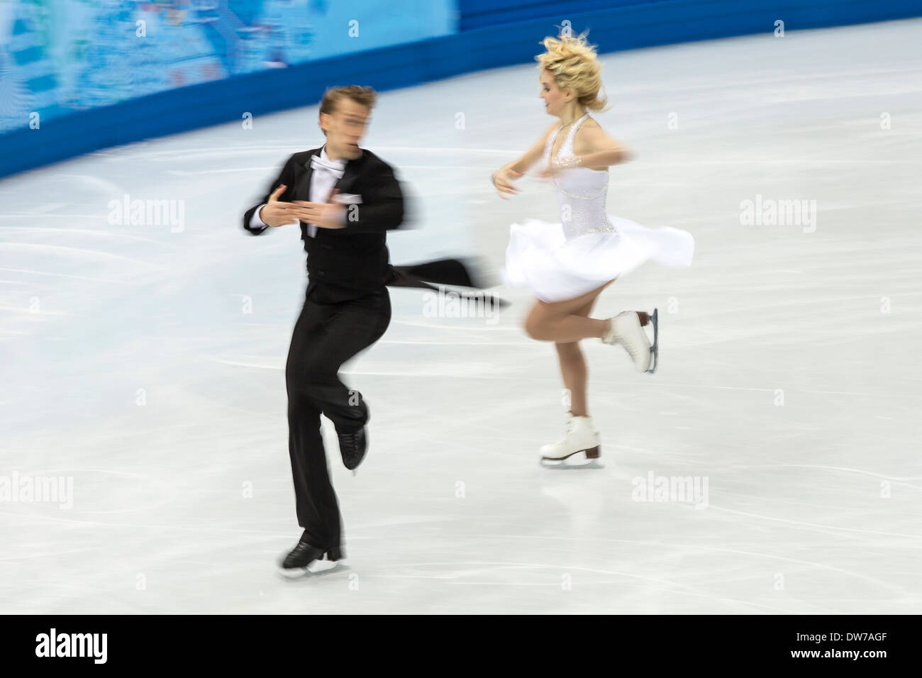 Alexandra Paul und Mitchell Islam(CAN) Durchführung im Kurzprogramm Eistanz an die Olympischen Winterspiele Sotschi 2014 Stockfoto