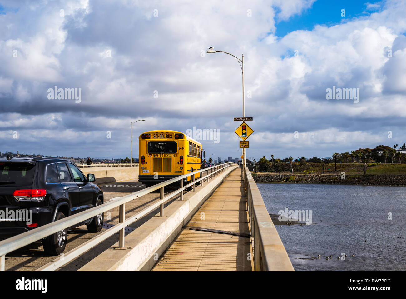 Sports Arena Boulevard Brücke überqueren des Flusses San Diego. San Diego, California, Vereinigte Staaten von Amerika. Stockfoto