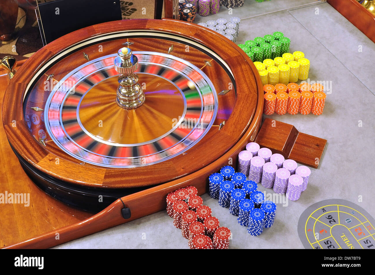 Bild mit einem Casino Roulette Spinnrad mit dem ball Stockfoto