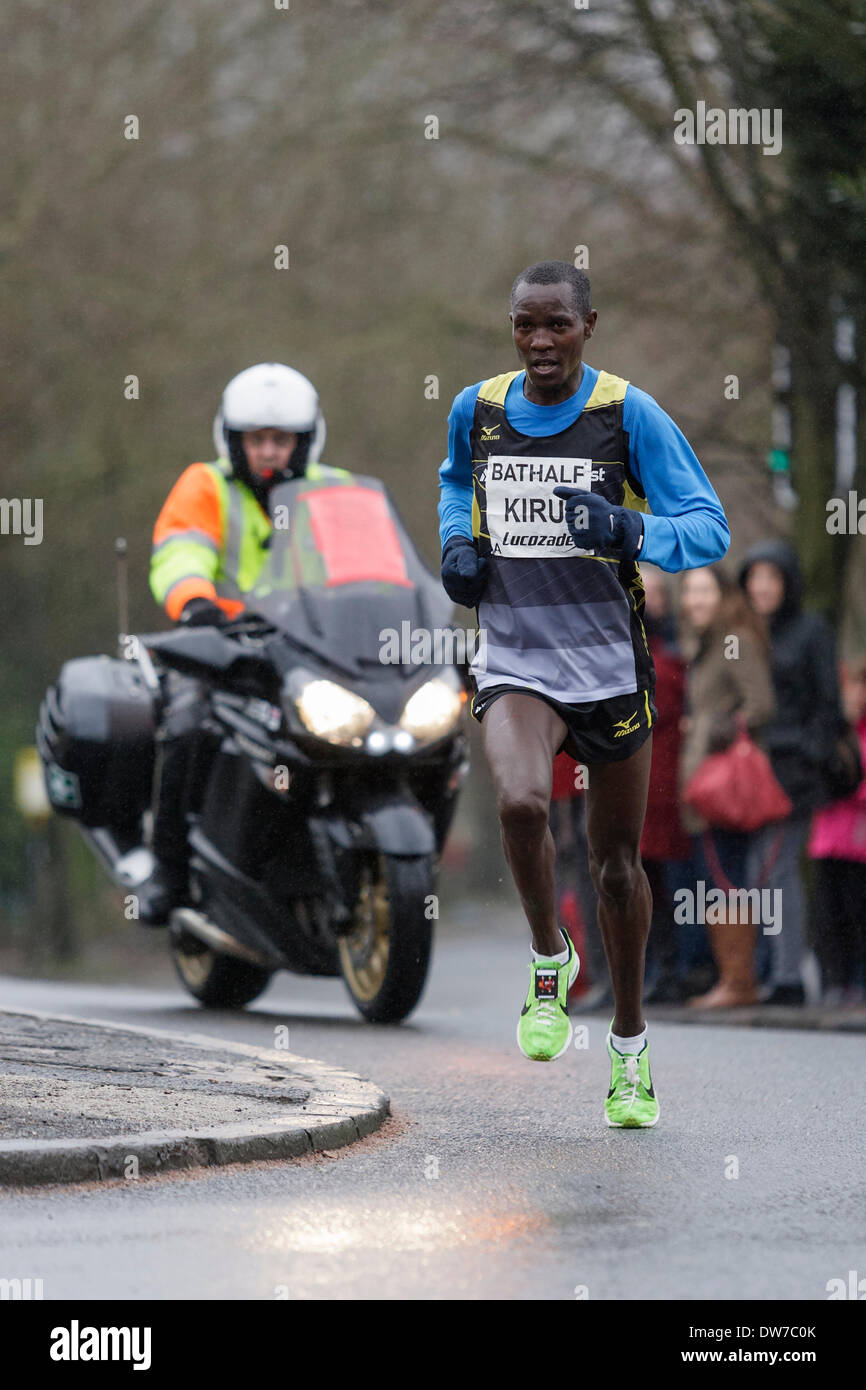 Kenianischer Leichtathlet Nicholas Kirui in Aktion während der 2014-Bad-Halbmarathon. Er gewann in einer Zeit von 01:03:13. Stockfoto