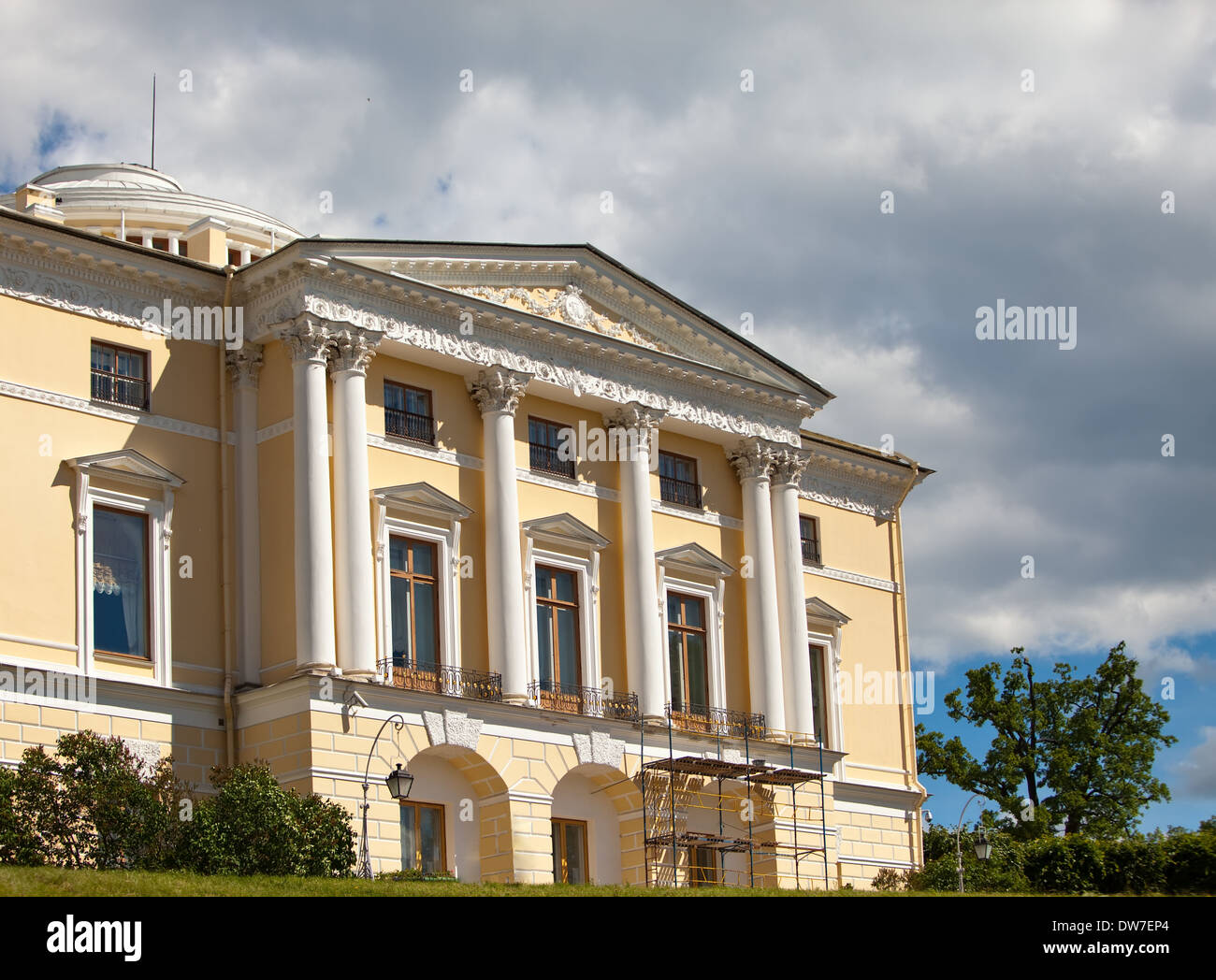 Russland. Palast in Pawlowsk bei St. Petersburg, im Sommer Stockfoto