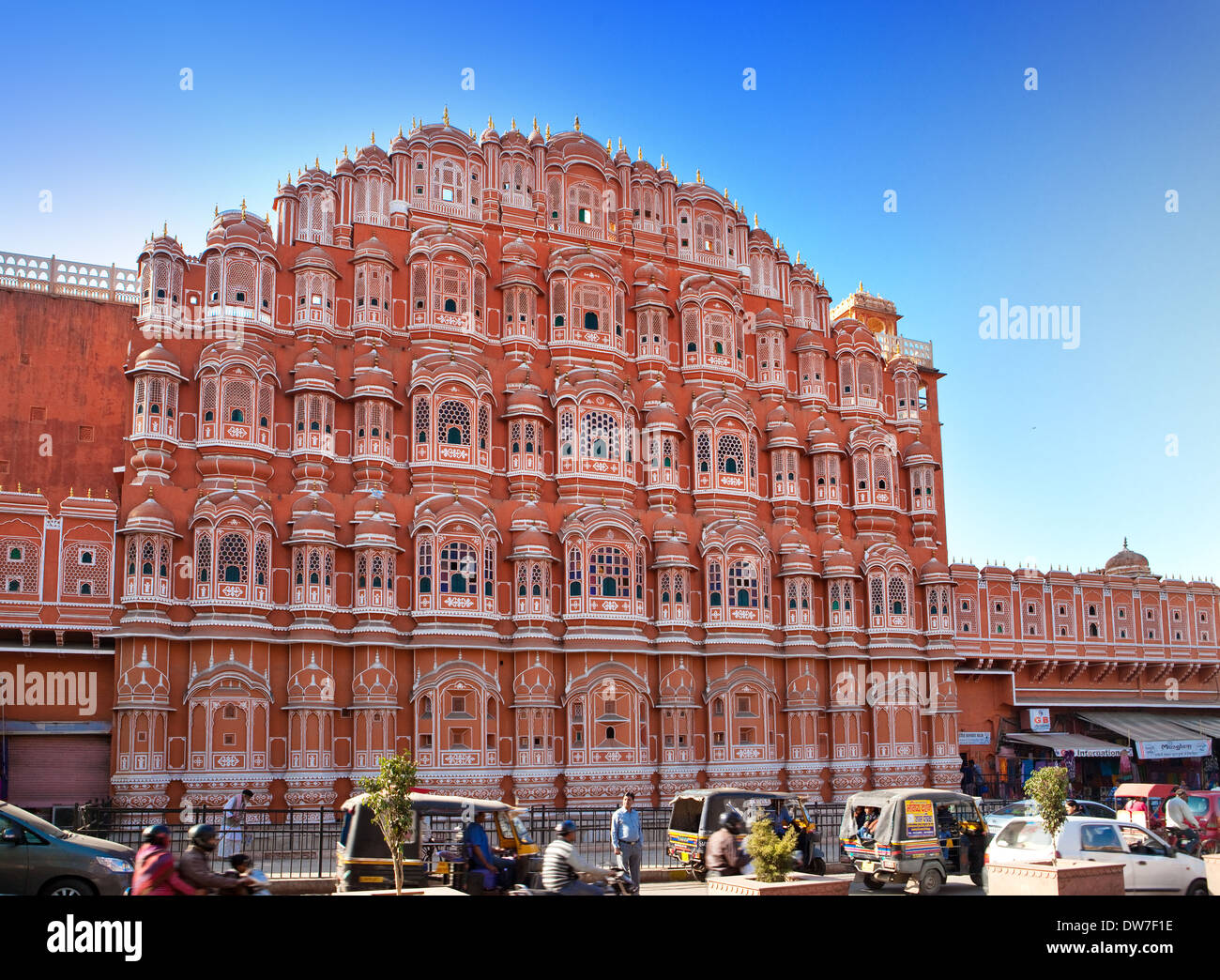 Hawa Mahal oder Palast der Winde am 29. Januar 2014 in Jaipur, Indien. Konkubinen könnte aus dem Palast Fenster aussehen. Stockfoto