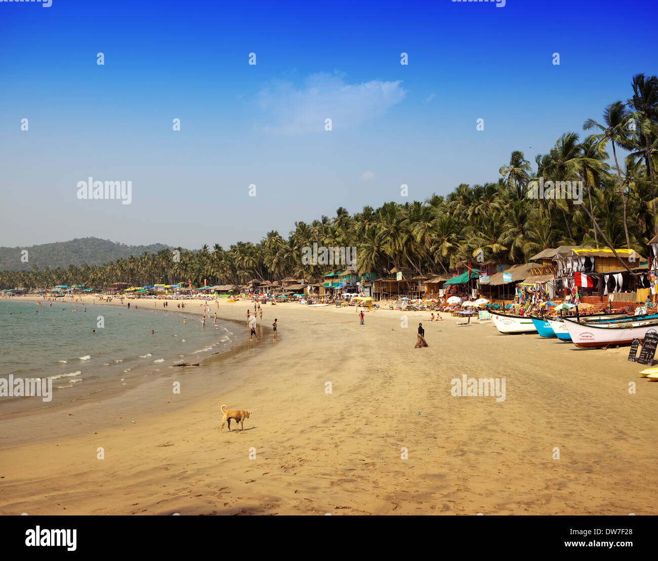Urlauber, Verkäufer, Café am tropischen Strand Palolem am 31. Januar 2014 in Goa, Indien Stockfoto Urlauber, Verkäufer, Café am tropischen Strand Palolem am 31. Januar 2014 in Goa, Indien Stockfoto