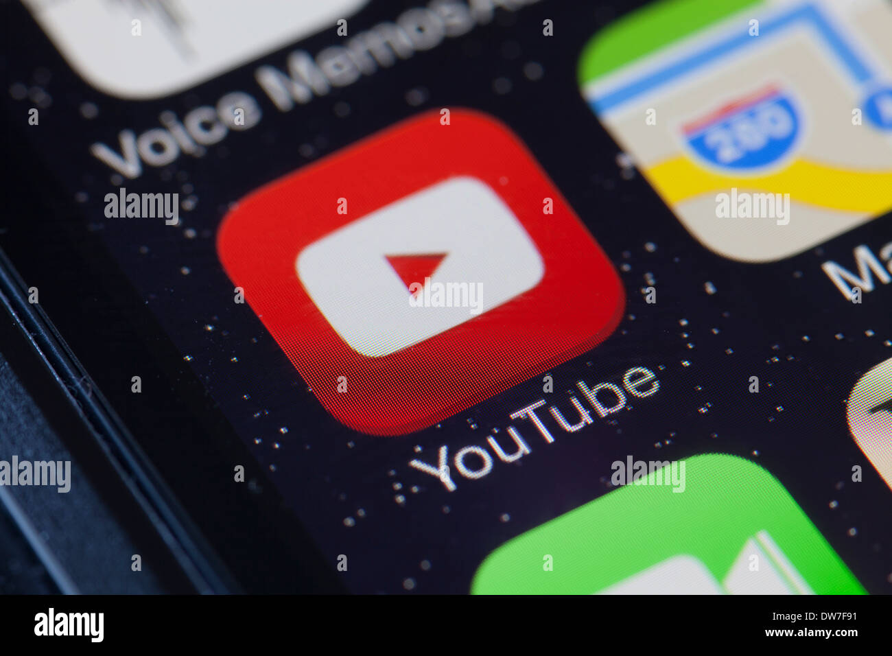 YouTubeappSymbol auf dem Handy Stockfotografie Alamy