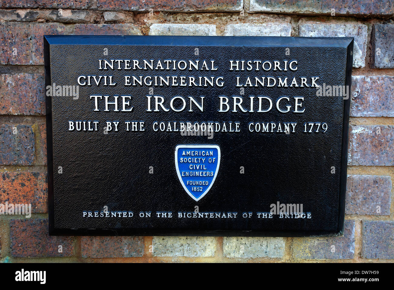 Die erste Besetzung Eisen Brücke in der Welt, Überquerung des Flusses Severn, Coalbrookdale, Ironbridge Stadt, Grafschaft Shropshire, England, Stockfoto
