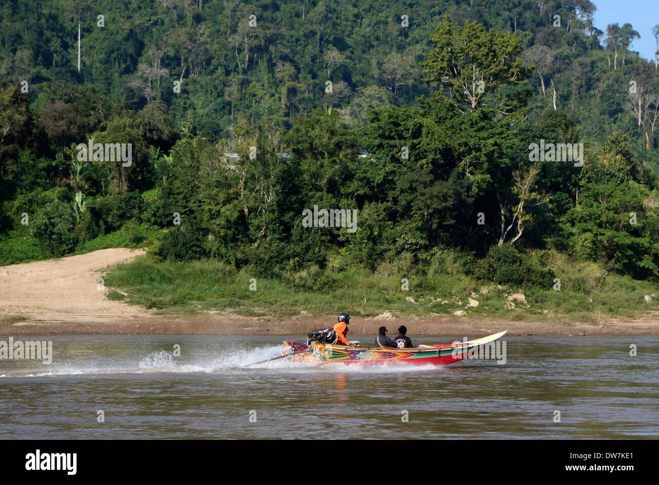 "Schnelles Boot" Wassertaxi auf dem Mekong in Laos. Stockfoto