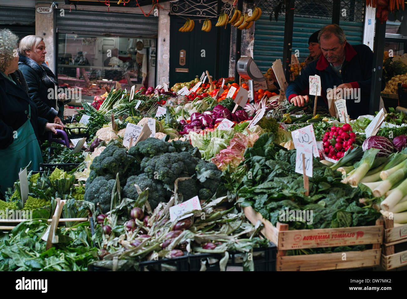 Gemüse Stand am Markt von Rialto, Venedig, Italien Stockfoto