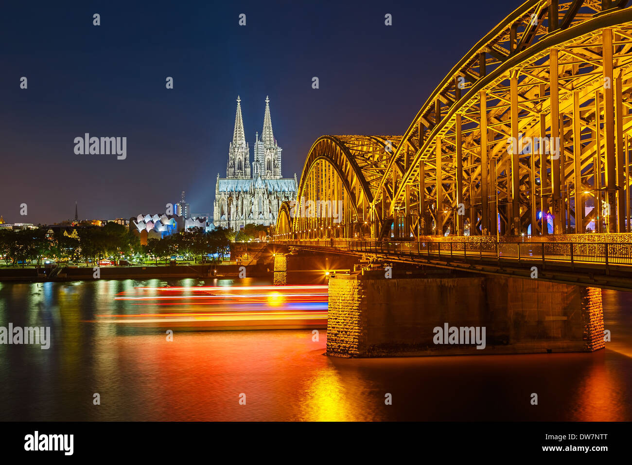 Köln bei Nacht Stockfoto