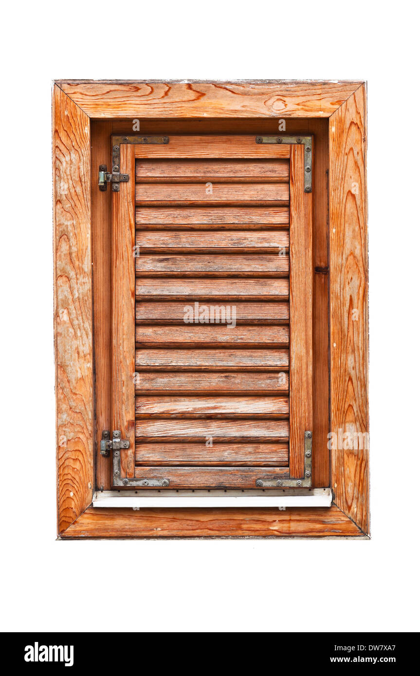 Italienischen Stil Holzfenster mit geschlossenem Verschluss Blinds auf weißem Hintergrund Stockfoto