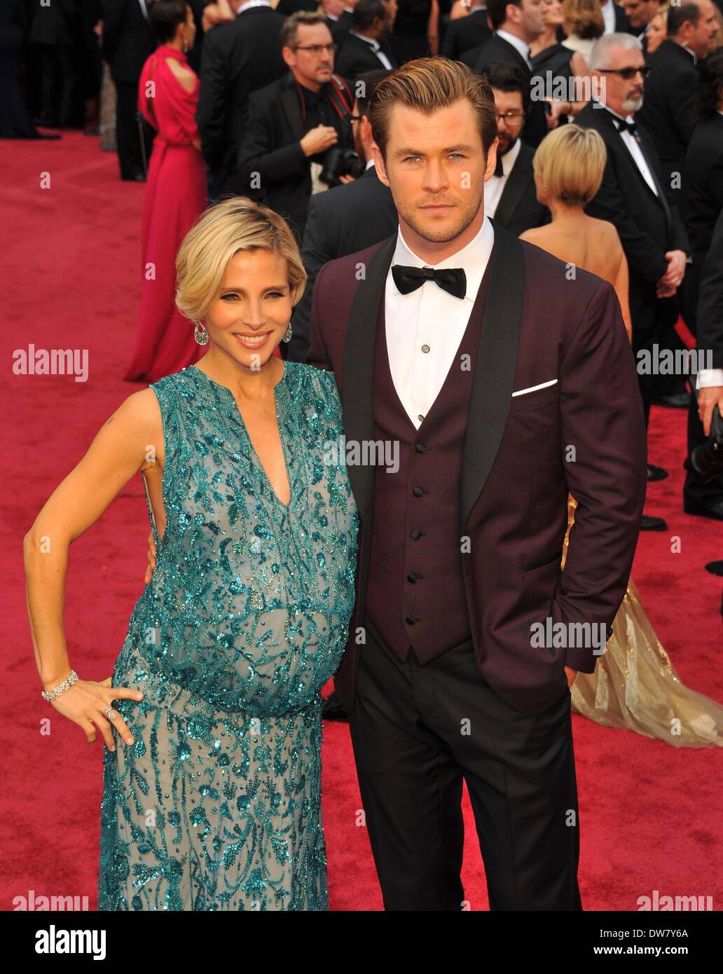 Elsa Pataky, Chris Hemsworth im Ankunftsbereich für die 86th Annual Academy Awards - Ankünfte 1 - Oscars 2014, der Dolby Theater in Hollywood und Highland Center, Los Angeles, CA 2. März 2014. Foto von: Dee Cercone/Everett Collection Stockfoto