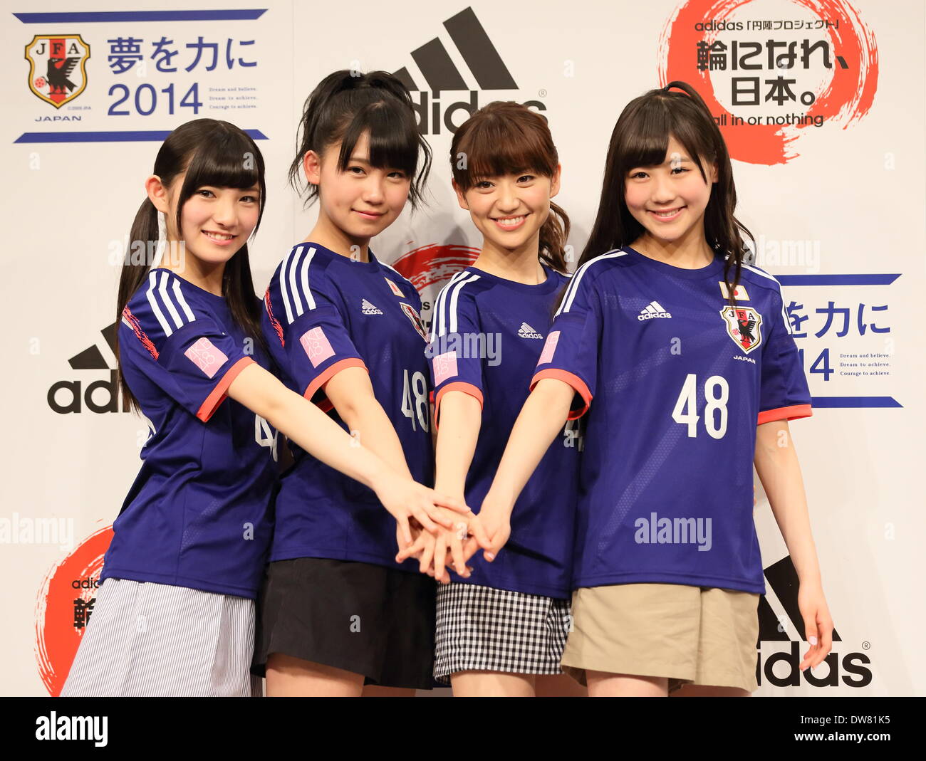 Tokio Japan 3 Marz 14 Adidas Japan Fussball Botschafter Nana Okada Mako Kojima Yuko Oshima Miki Nishino Starten Akb 48 Kennzeichnung Adidas Japan Fussball Team Uniform Verkauf Ab 3 Marz 14 Bei