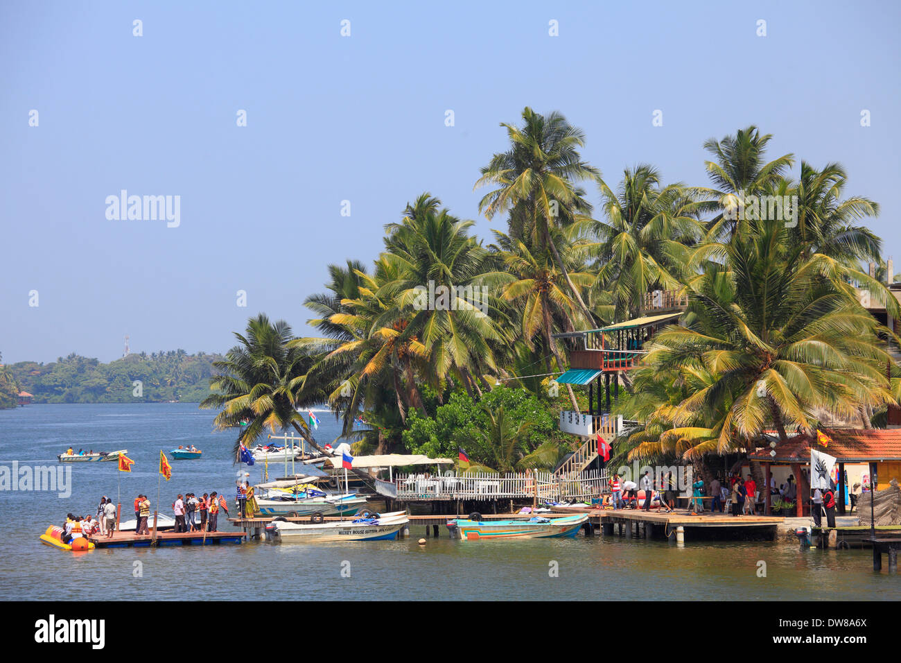 Sri Lanka, Aluthgama, Meer, Palmen, Boote, Menschen, Stockfoto