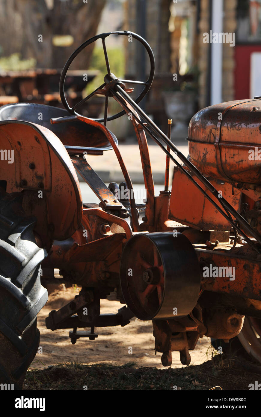 Clarens, Orange Free State, Südafrika, das Lenkrad und die Bedienelemente des alten Traktor als Anlage und Unterhaltung für Kinder verwendet Stockfoto