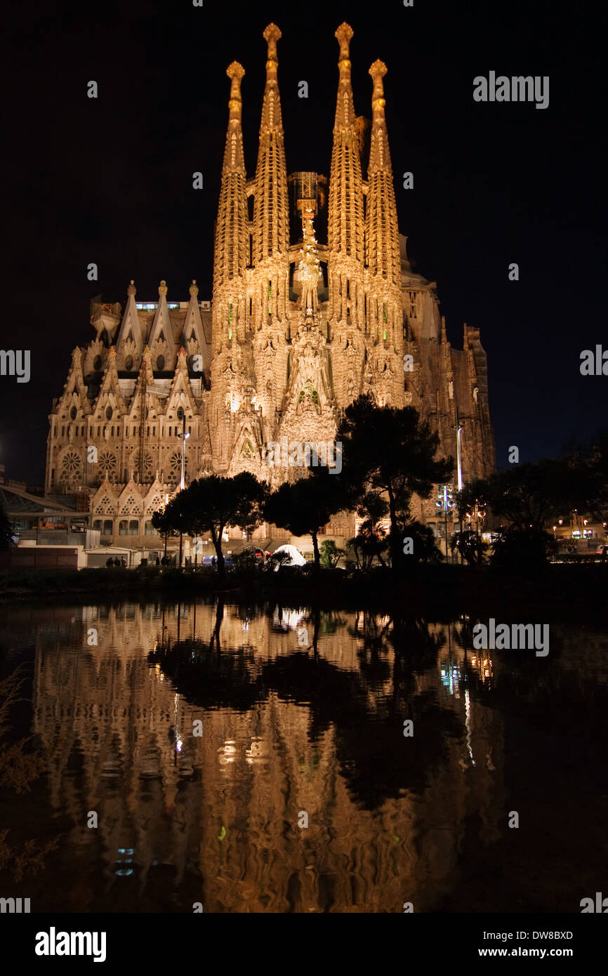 Sagrada Familia hat sich auf einem Teich, Barcelona. Stockfoto