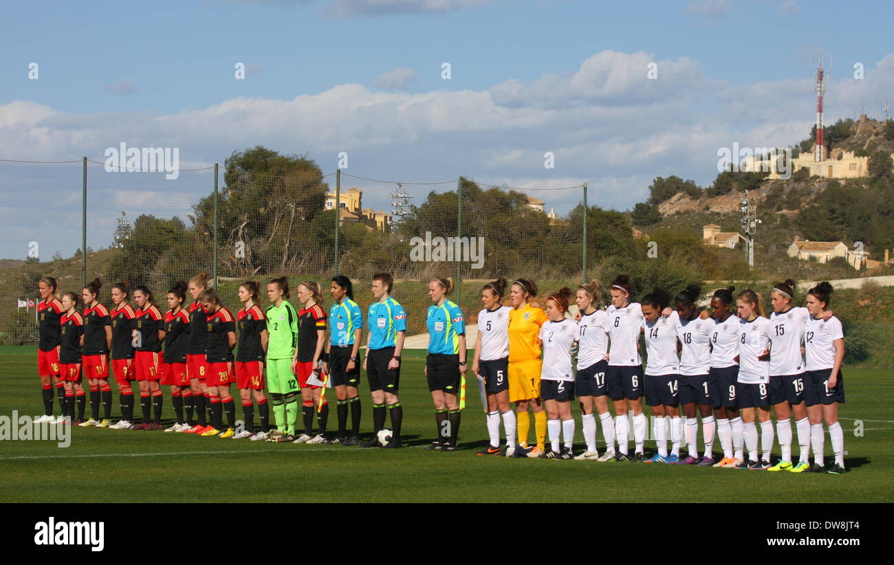 La Manga, Spanien. 3. März 2014. England gegen Deutschland unter 23 Turnier, La Manga Club, Spanien.  Die Mannschaften und offiziellen Line-up für die Nationalhymnen Foto von Tony Henshaw Credit: Tony Henshaw/Alamy Live News Stockfoto