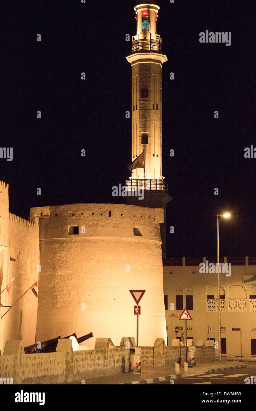Befestigungen und einem Turm in der Altstadt von Dubai. Stockfoto