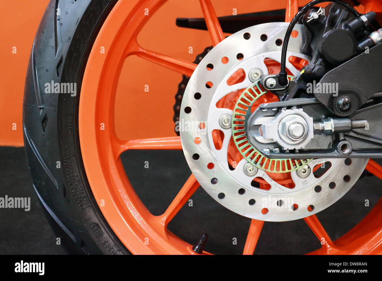 Motorrad Reifen und Pause Disc in Nahaufnahme Stockfoto