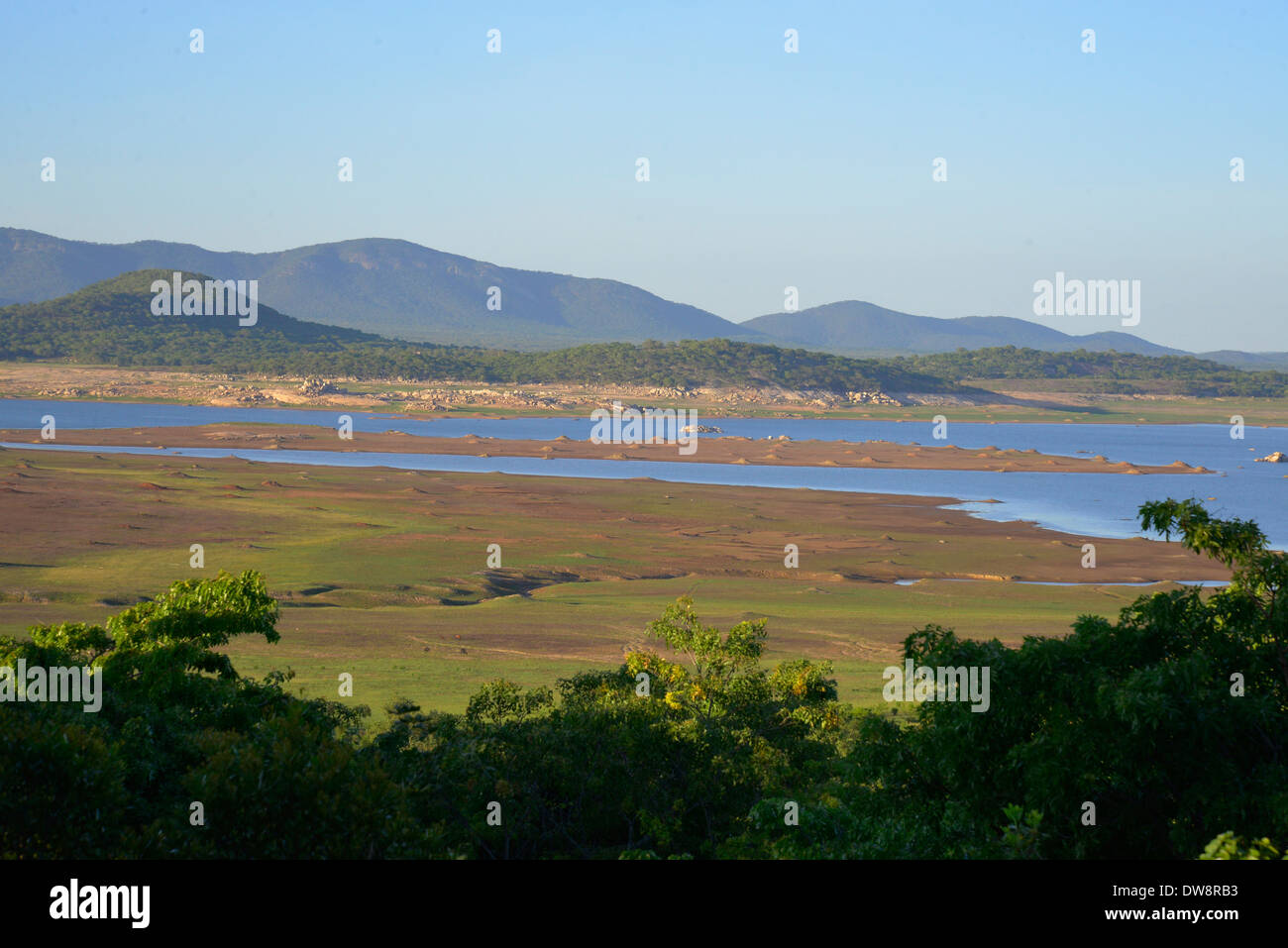Leer See Mutirikwe in der Nähe von Masvingo in Simbabwe in Zentralafrika. Stockfoto