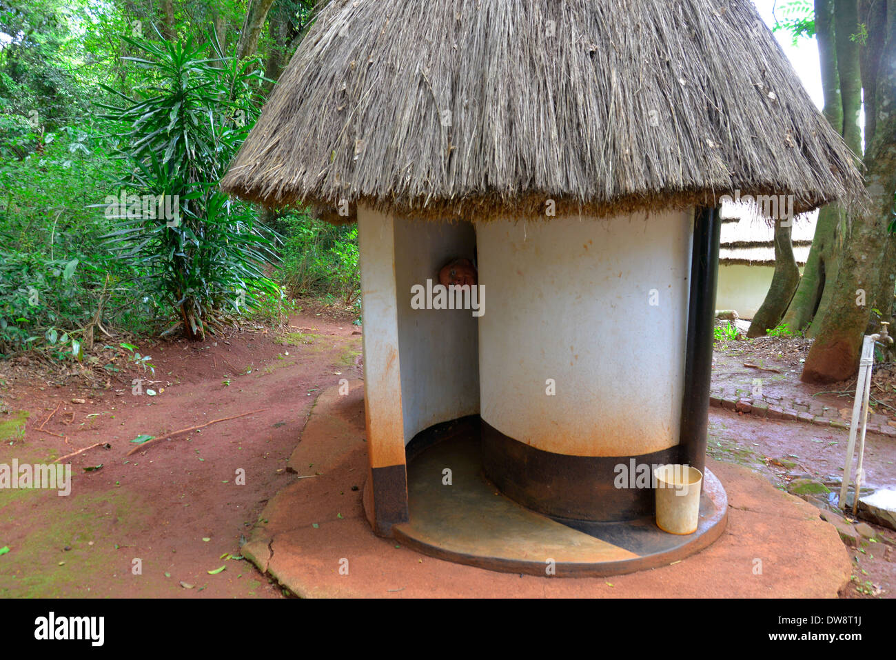 Outdoor Toilette in Mount Selinda Afro-Bergwald im östlichen Hochland von Simbabwe in Zentralafrika. Stockfoto