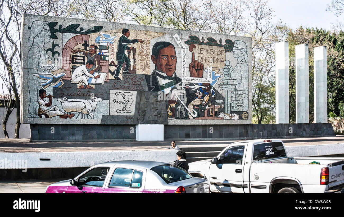 freistehende Mosaik Wandbild Denkmal feiert das Leben & Reformen des Mexikos geliebten indigenen Präsidenten Benito Juarez Oaxaca Stockfoto