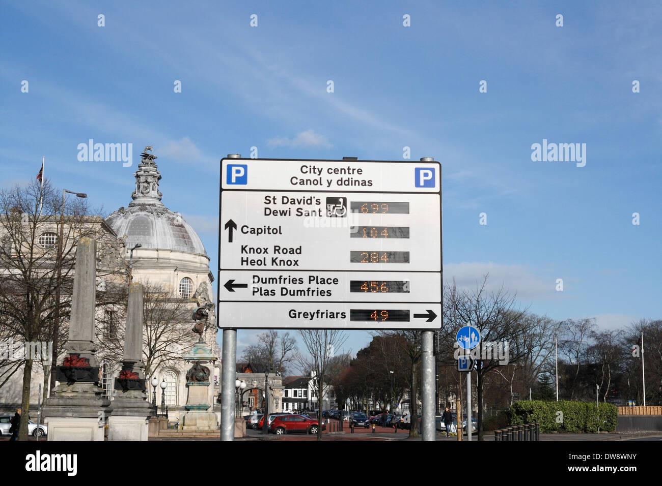 Cardiff Auto Parkplätze Informationen Straßenschild Stockfoto