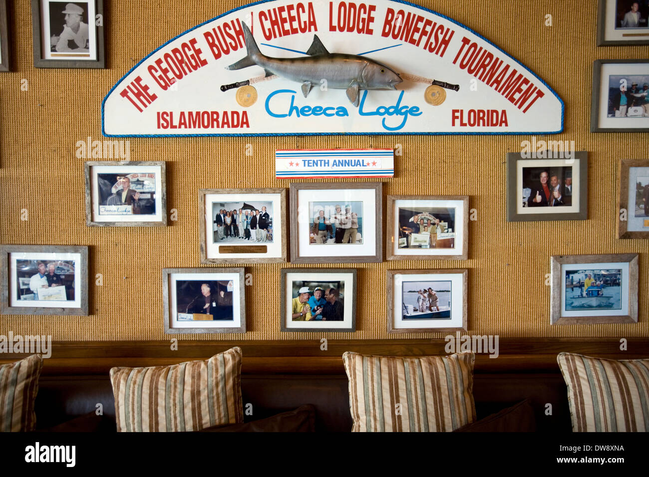 Cheeca Lodge zeigt Erinnerungsstücke an seine jährliche Bonefish-Turnier in der Curt Gowdy Lounge, Islamorada, Florida, USA Stockfoto