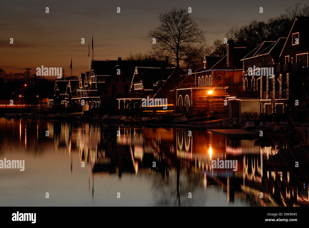 Boathouse Row entlang des Schuylkill River in Philadelphia, Pennsylvania, USA Stockfoto