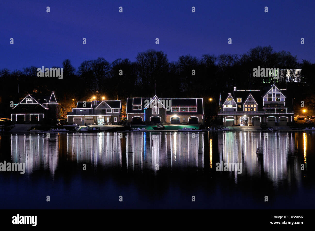 Boathouse Row entlang des Schuylkill River in Philadelphia, Pennsylvania, USA Stockfoto