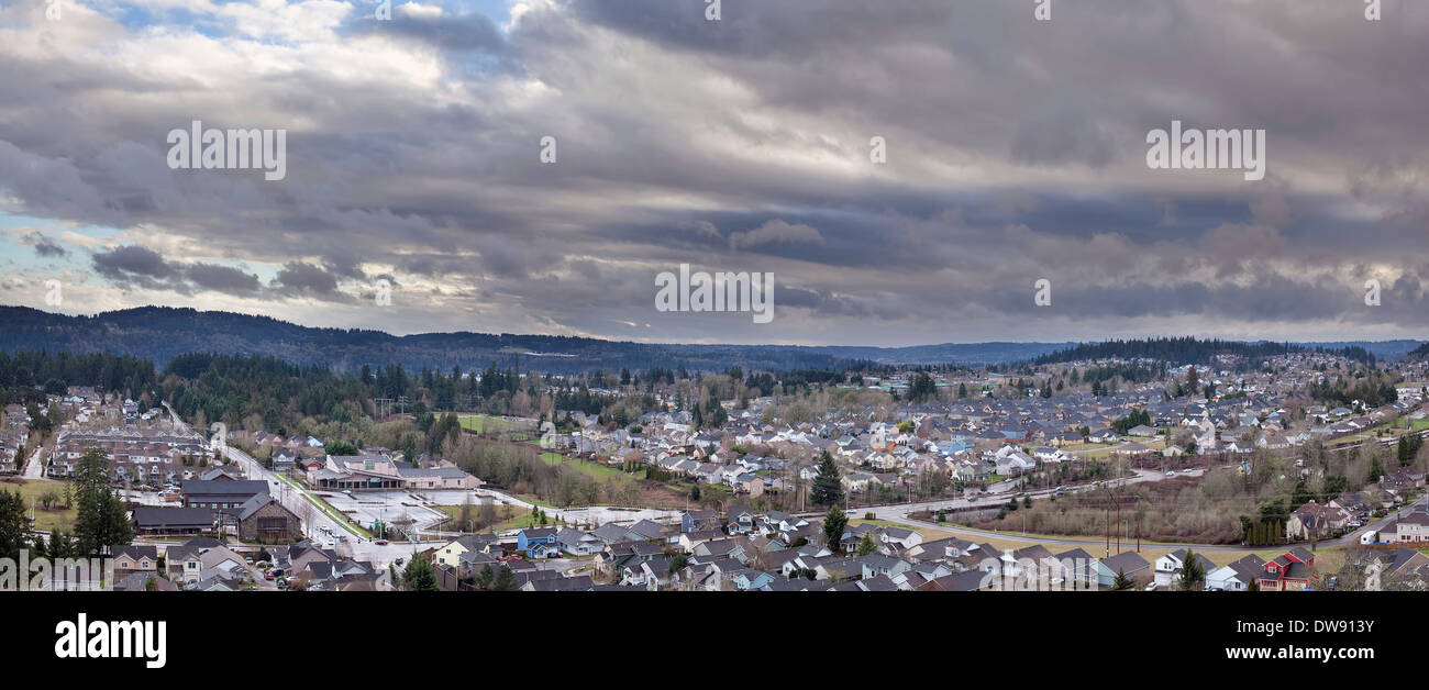 Vorort-Häuser geplant Gemeinschaft in Nordamerika mit dramatischer Himmel Panorama Stockfoto