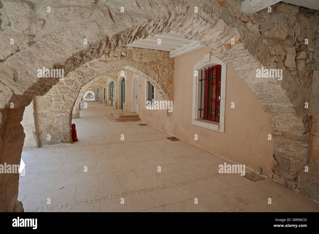 Arkaden, Tarascon, Bouches-du-Rhône, Provence-Alpes-Côte d ' Azur, Südfrankreich, Frankreich Stockfoto