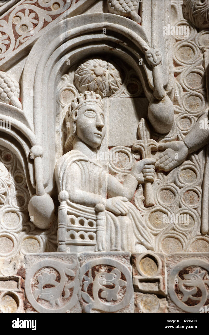 Friedrich i., Kaiser des Heiligen Römischen Reiches, Frederick Barbarossa, Relief auf der Treppe zur Kanzel, Kathedrale St. Valentino, Bitonto Stockfoto