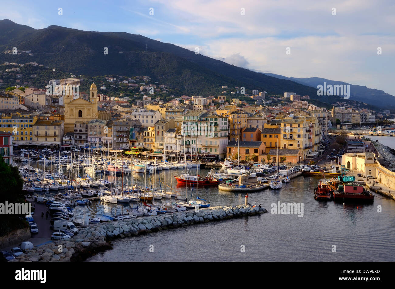 Der alte Hafen mit Yachthafen und die Kirche Saint Jean-Baptiste, Port de Plaisance oder Vieux Port, Altstadt, Bastia, Haute-Corse Stockfoto