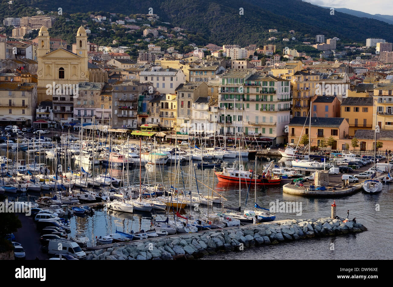 Der alte Hafen mit Yachthafen und die Kirche Saint Jean-Baptiste, Port de Plaisance oder Vieux Port, Altstadt, Bastia, Haute-Corse Stockfoto