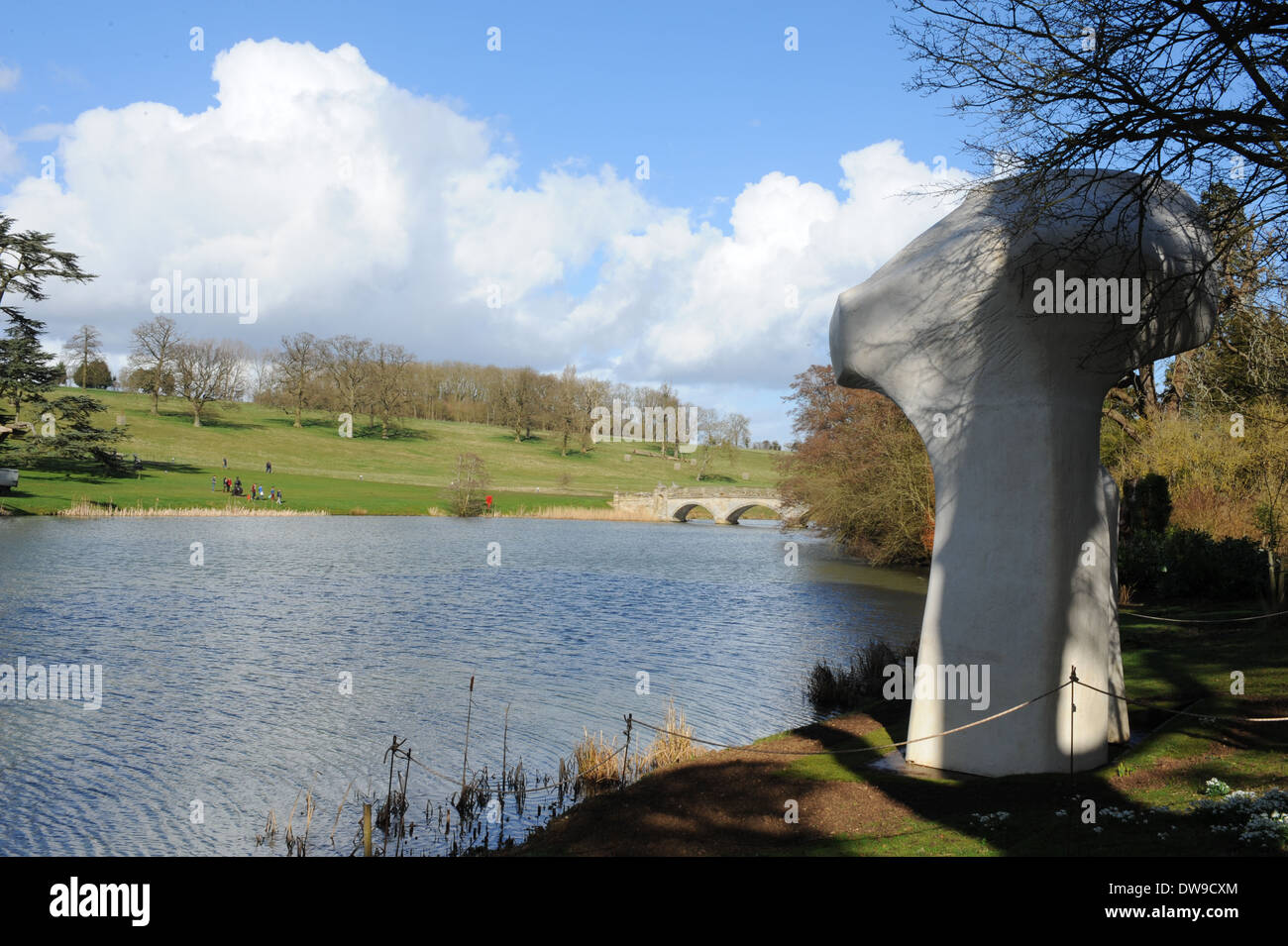Henry Moore Skulpturen "Der Bogen" Stockfoto