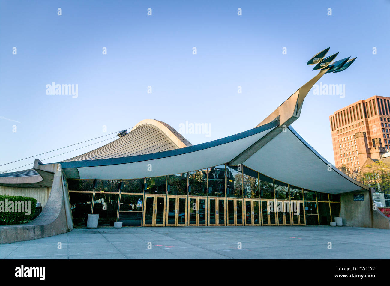 Ingalls Rink; gemeinhin Yale Whale genannt, 1958, von Eero Saarinen, Yale University, New Haven, Connecticut, USA. Stockfoto