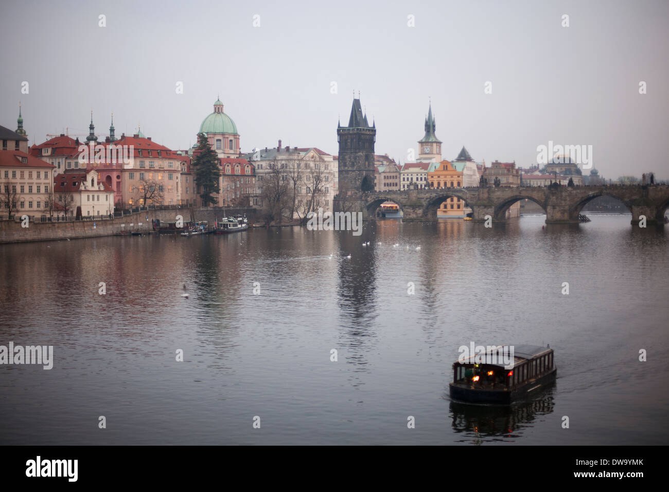 Karlsbrücke und Vltava (Moldau), Prag, Tschechische Republik Stockfoto