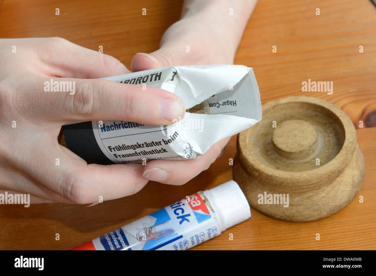 Herstellung von Papier-Topf Stockfoto
