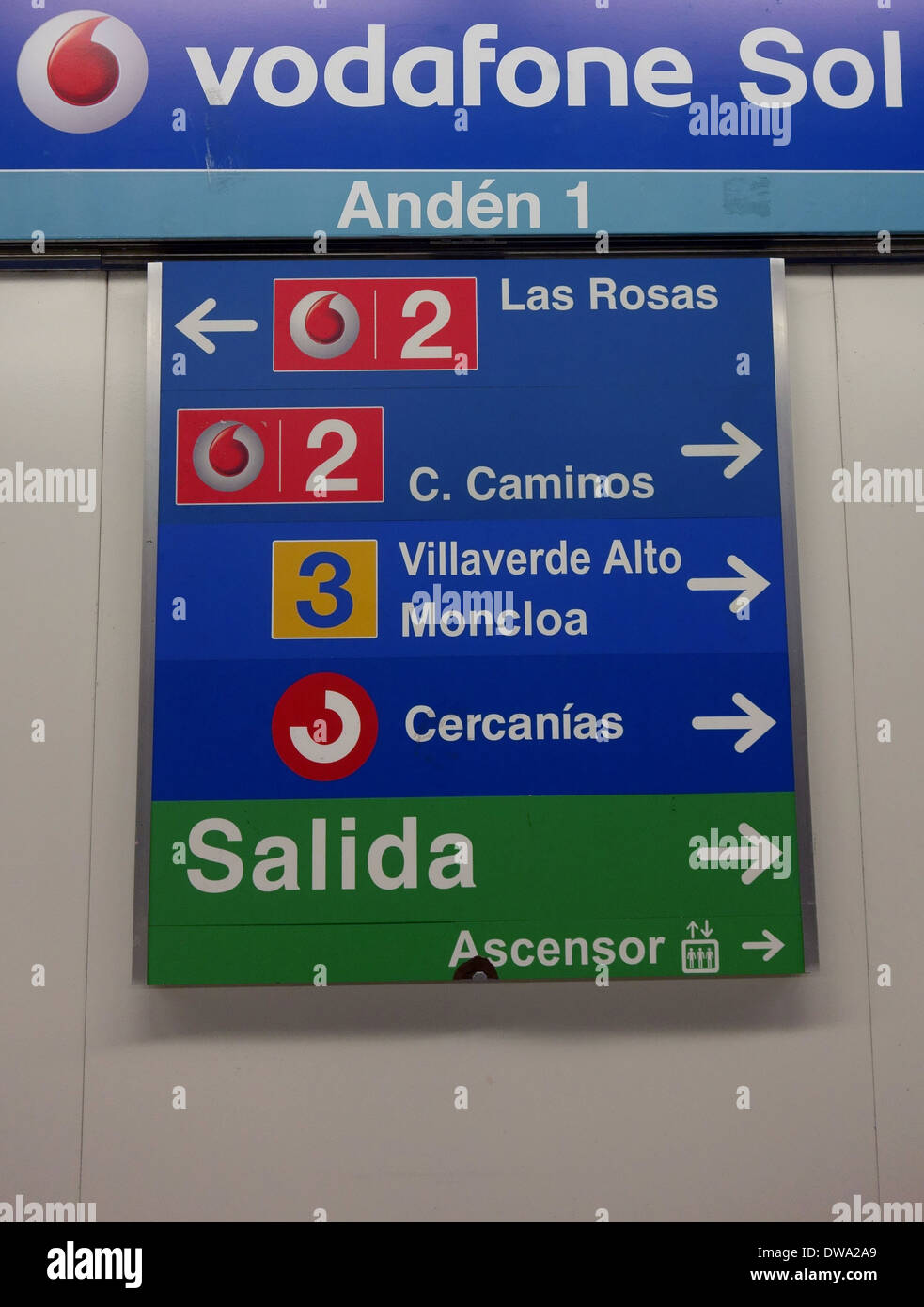 Sol-Metro-Station in Madrid, Spanien gesponsert von Vodafone Stockfoto