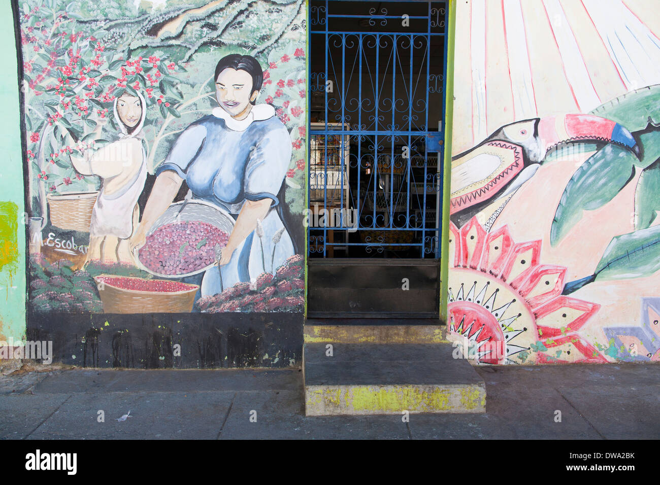 Eine Wandbild zeigt Frauen in Kaffee eine langjährige lokale Landwirtschaft in der bergigen Kleinstadt in El Salvador Stockfoto