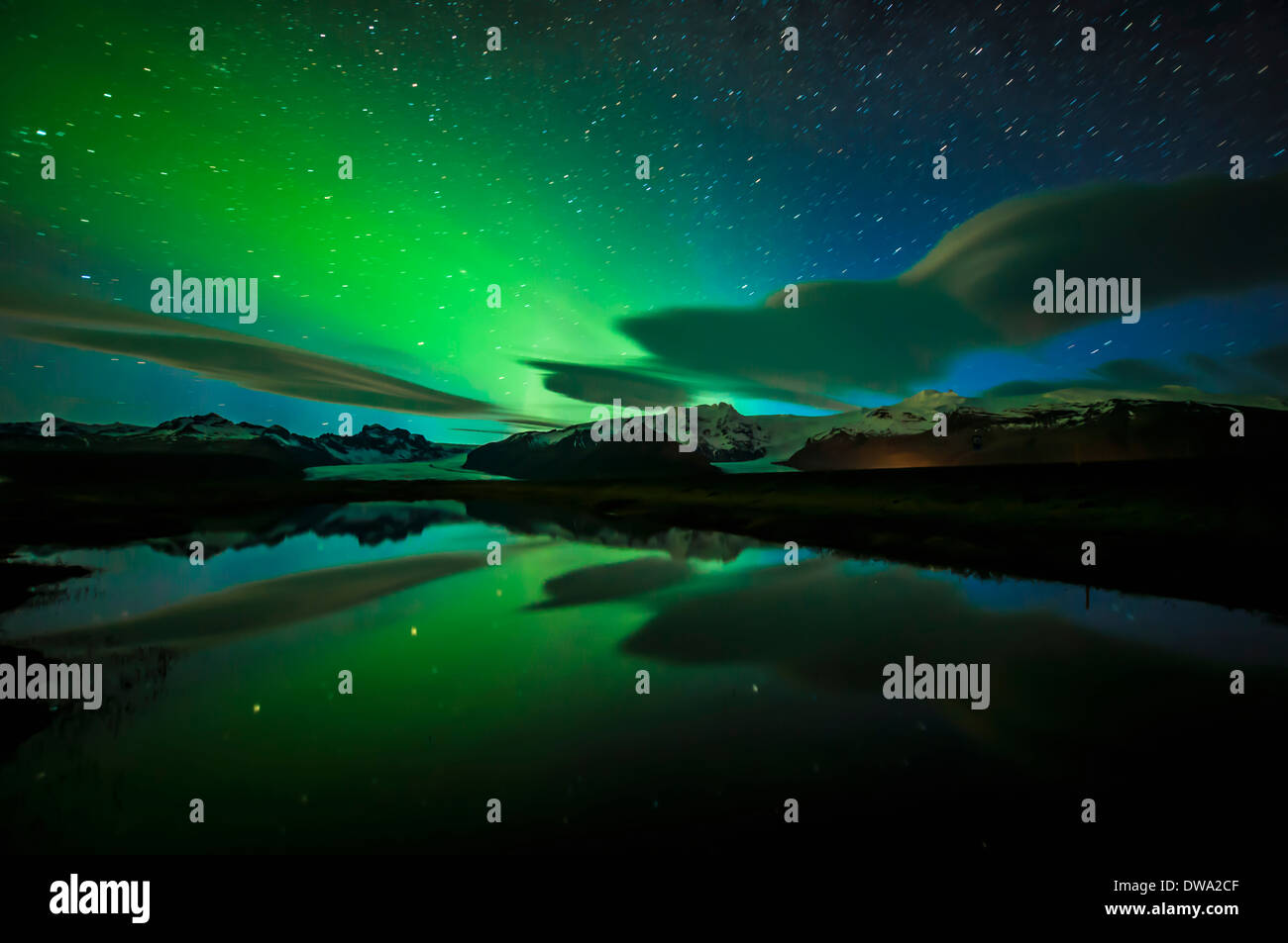 Aurora Borealis über See, Freysnesi, Skaftafell, Skaftafell-Nationalpark, Island Stockfoto
