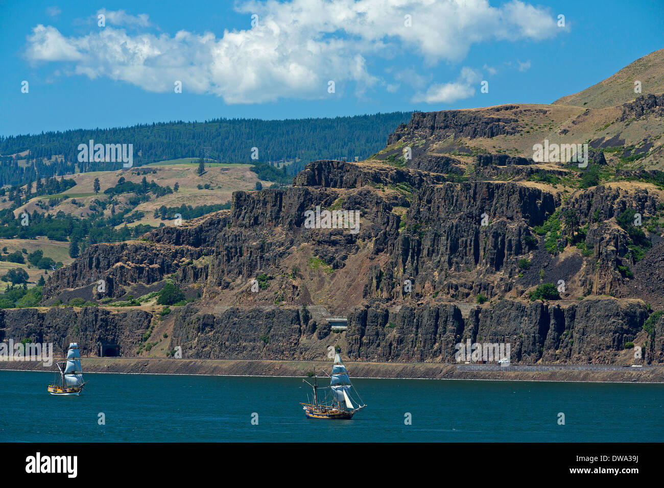 Ein altes Schiff segelt auf dem Columbia River und der Columbia River Gorge. USA Stockfoto