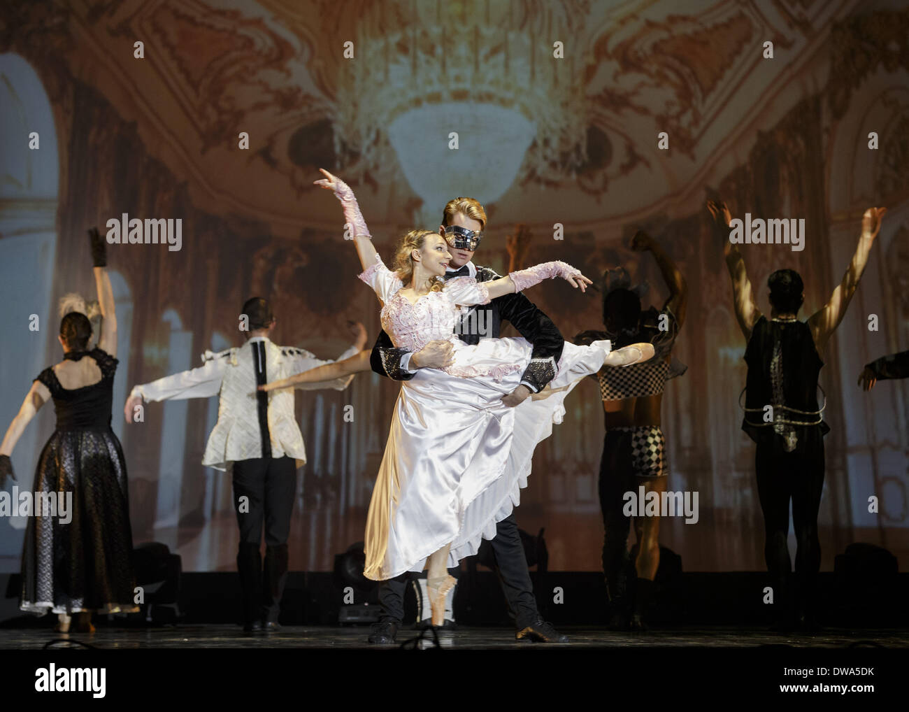 Berlin, Deutschland. 4. März 2014. Rasta Thomas' Romeo und Julia - vom 04.03 bis die 09.03.2014 soll das klassische Rock-Ballett "Romeo und Julia" von Rasta Thomas und Adrienne Canterna gesehen, bereits bekannt durch ihre Produktion "rock The Pressen", in der Admiral-Palast in Berlin. Reynaldo Paganelli/NurPhoto/ZUMAPRESS.com/Alamy © Live-Nachrichten Stockfoto