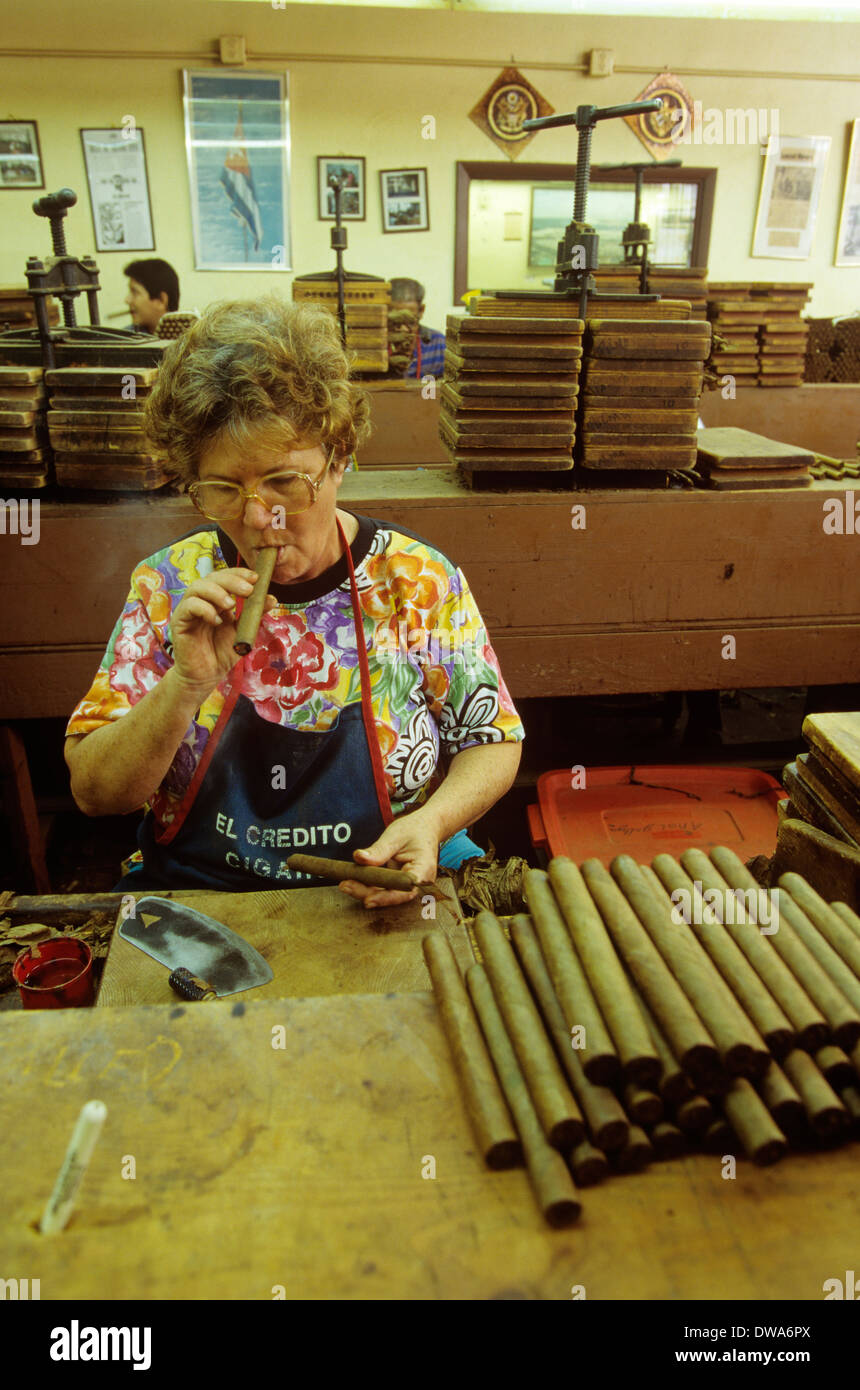 El Credito - kubanische Zigarre Factory - Little Havana, Miami, Florida, USA. Stockfoto