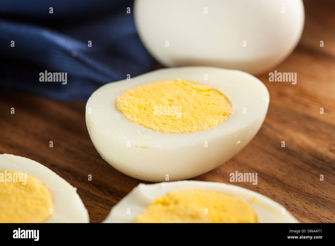 Bio hart gekochten Eiern fertig zum Verzehr Stockfoto