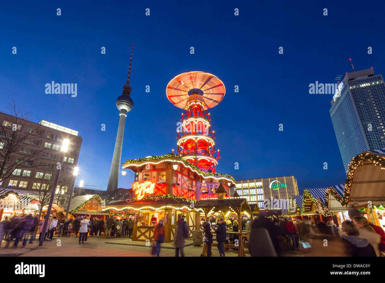 Weihnachten Markt Alexanderplatz, Fernsehturm, Berlin, Deutschland Stockfoto