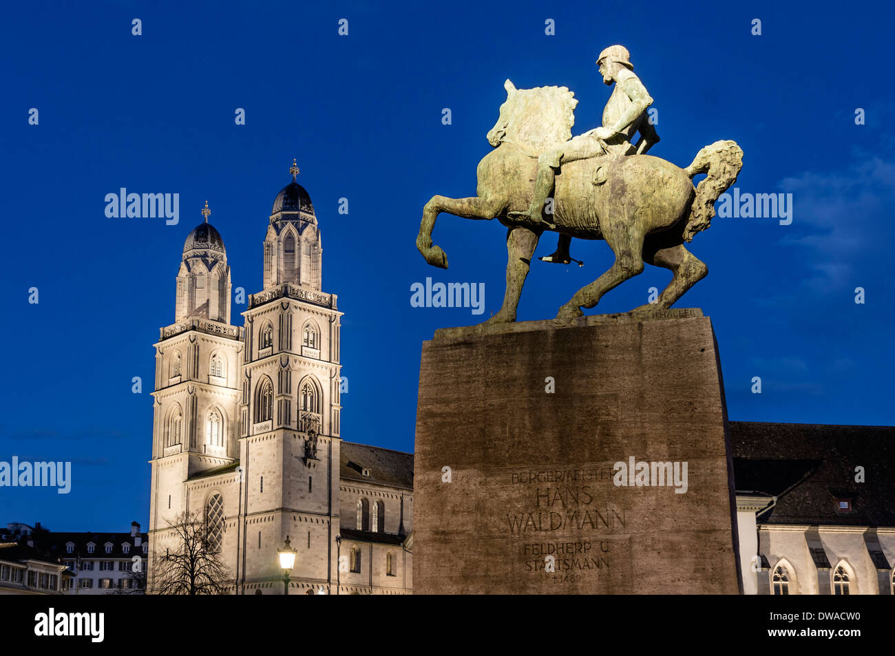 Grossmünster Kathedrale und Statue der Burgermeister Waldmann-Zürich-Schweiz Stockfoto