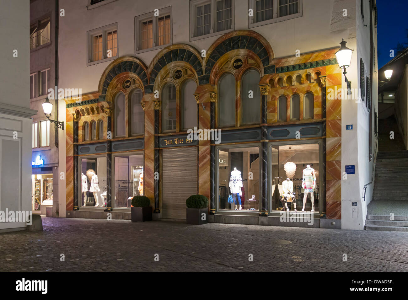 Schweiz-Zürich-Mode-Shop im alten Stadtzentrum Zum Thor 1593  Stockfotografie - Alamy