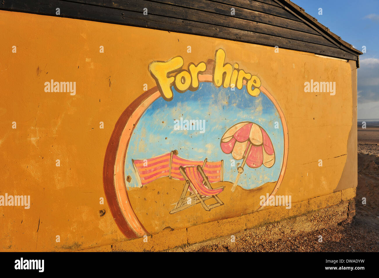 Ein Zeichen von Werbung Deck Strandkörbe zu mieten in Camber Sands, Roggen, East Sussex, UK Stockfoto