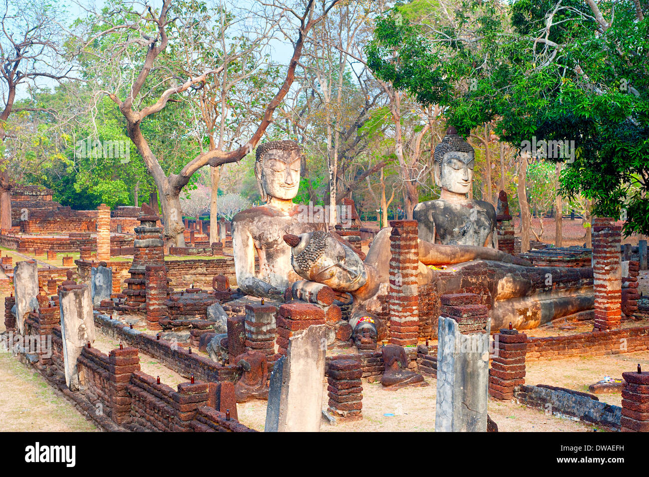 Antike Architektur des Wat Phra Kaeo in Kamphaeng Phet, Thailand Stockfoto